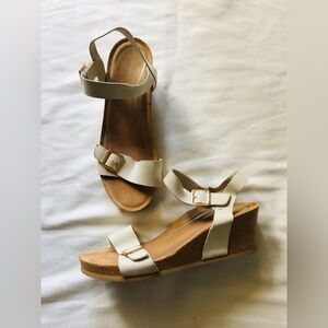 Aetrex Women's Cream Wedge Sandals